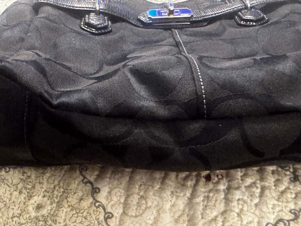 Coach - Picture 6 of 9